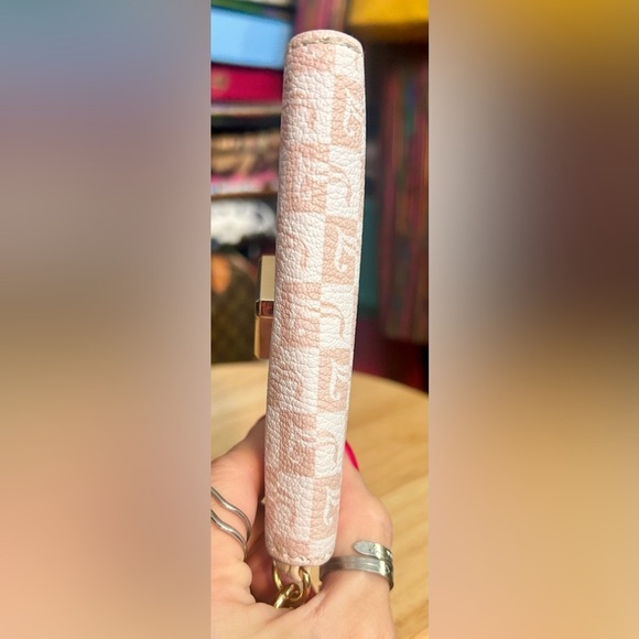 Juicy Couture Modern Chic Sandstone Bifold Card Wallet w/ Heart Keychain​​ - Picture 7 of 12